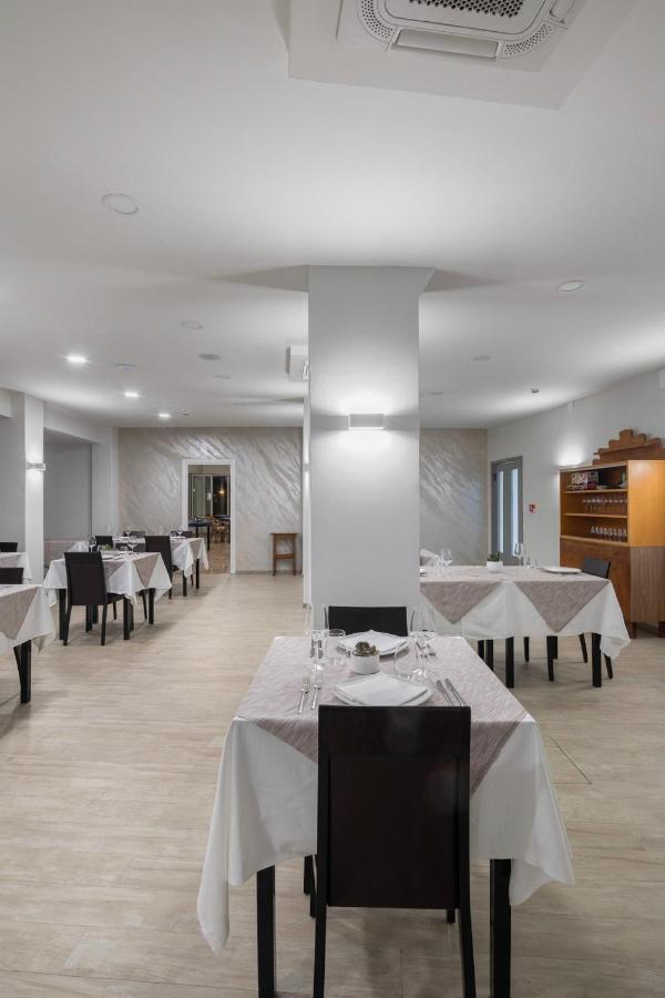 Miga Hotel Grado Centro Buitenkant foto